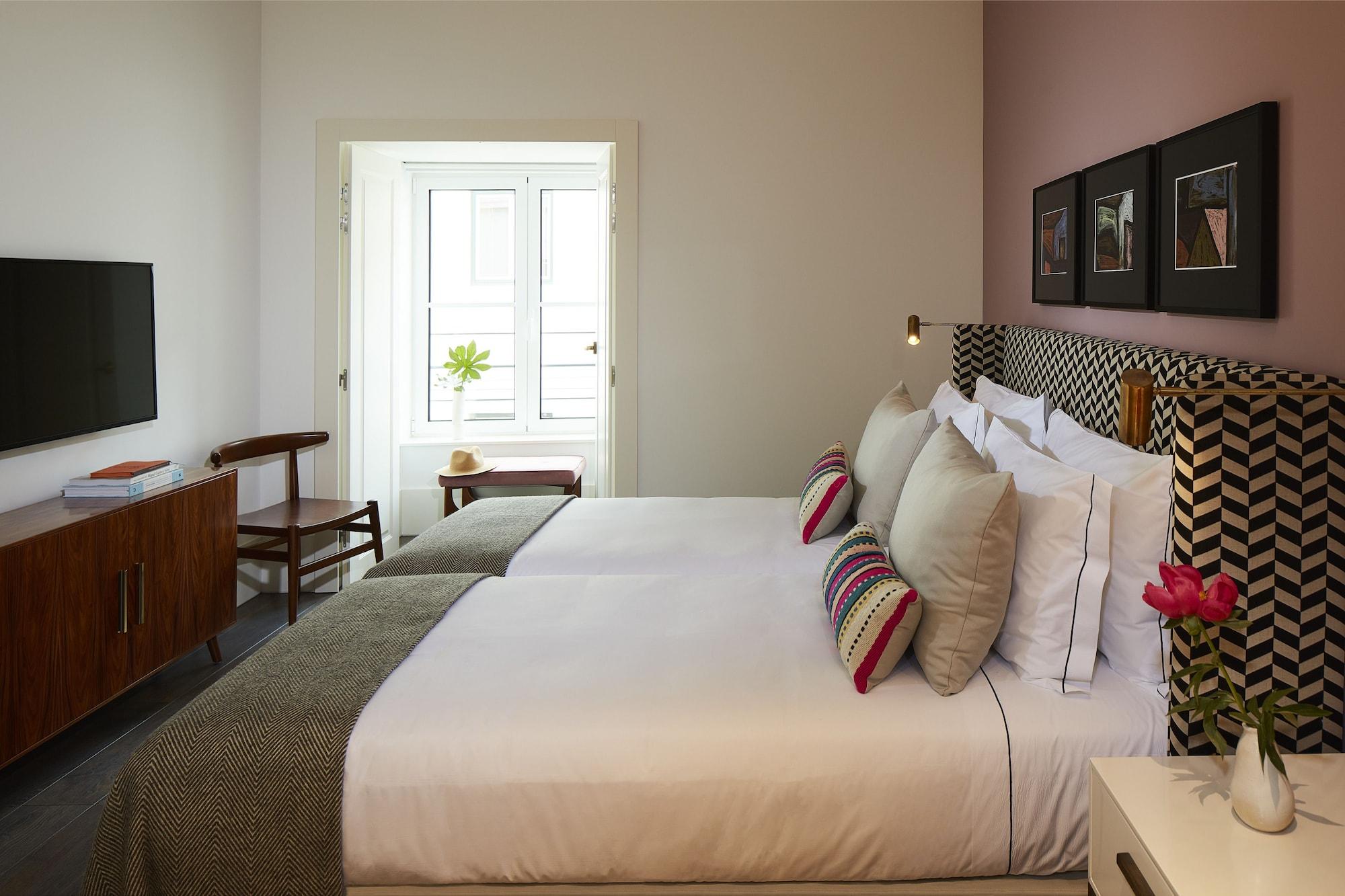 The Lumiares Hotel & Spa - Small Luxury Hotels Of The World Lisboa Eksteriør bilde A bedroom at the Hotel Americano