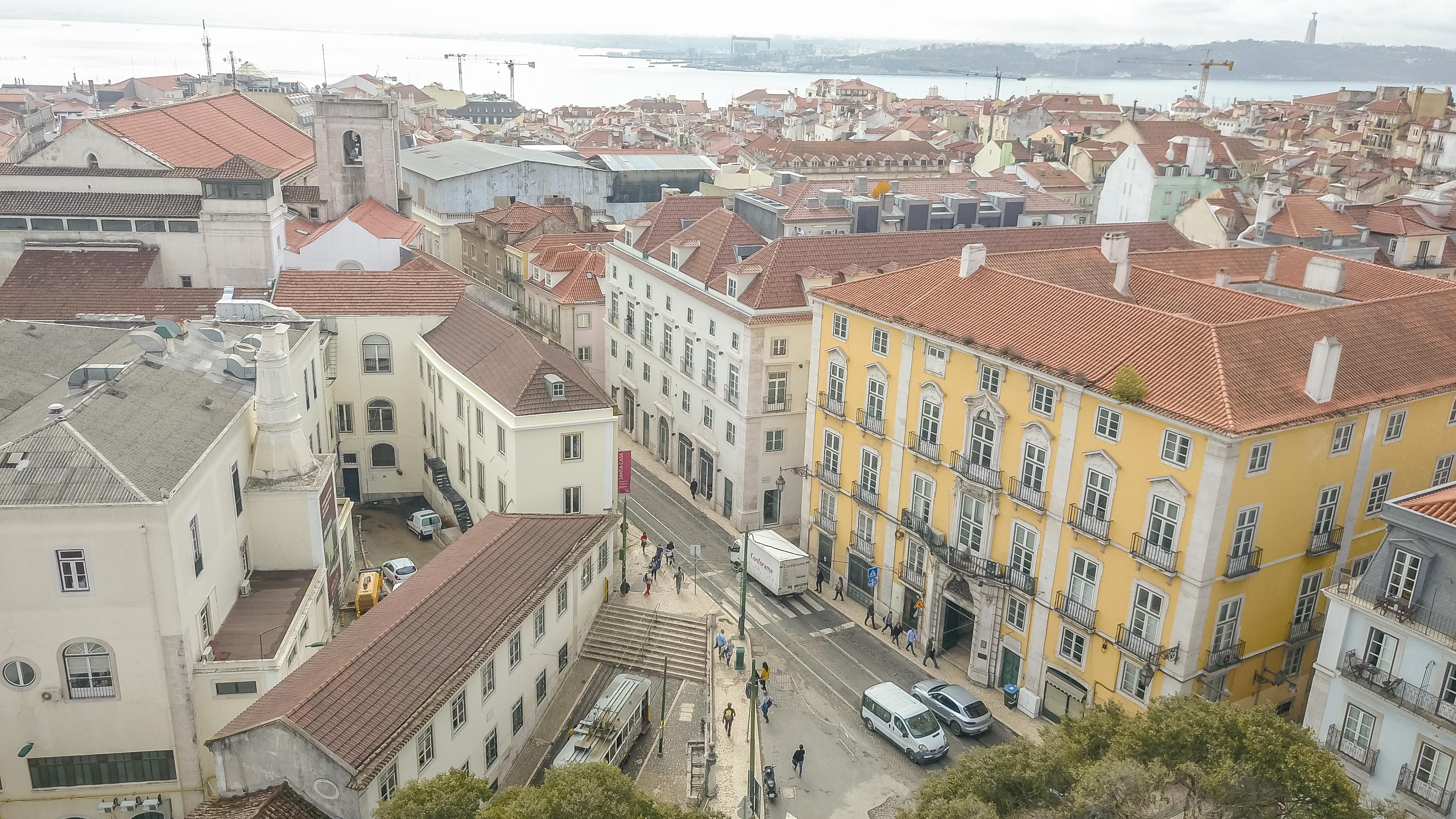 The Lumiares Hotel & Spa - Small Luxury Hotels Of The World Lisboa Eksteriør bilde View of the Baixa from the Castle of São Jorge