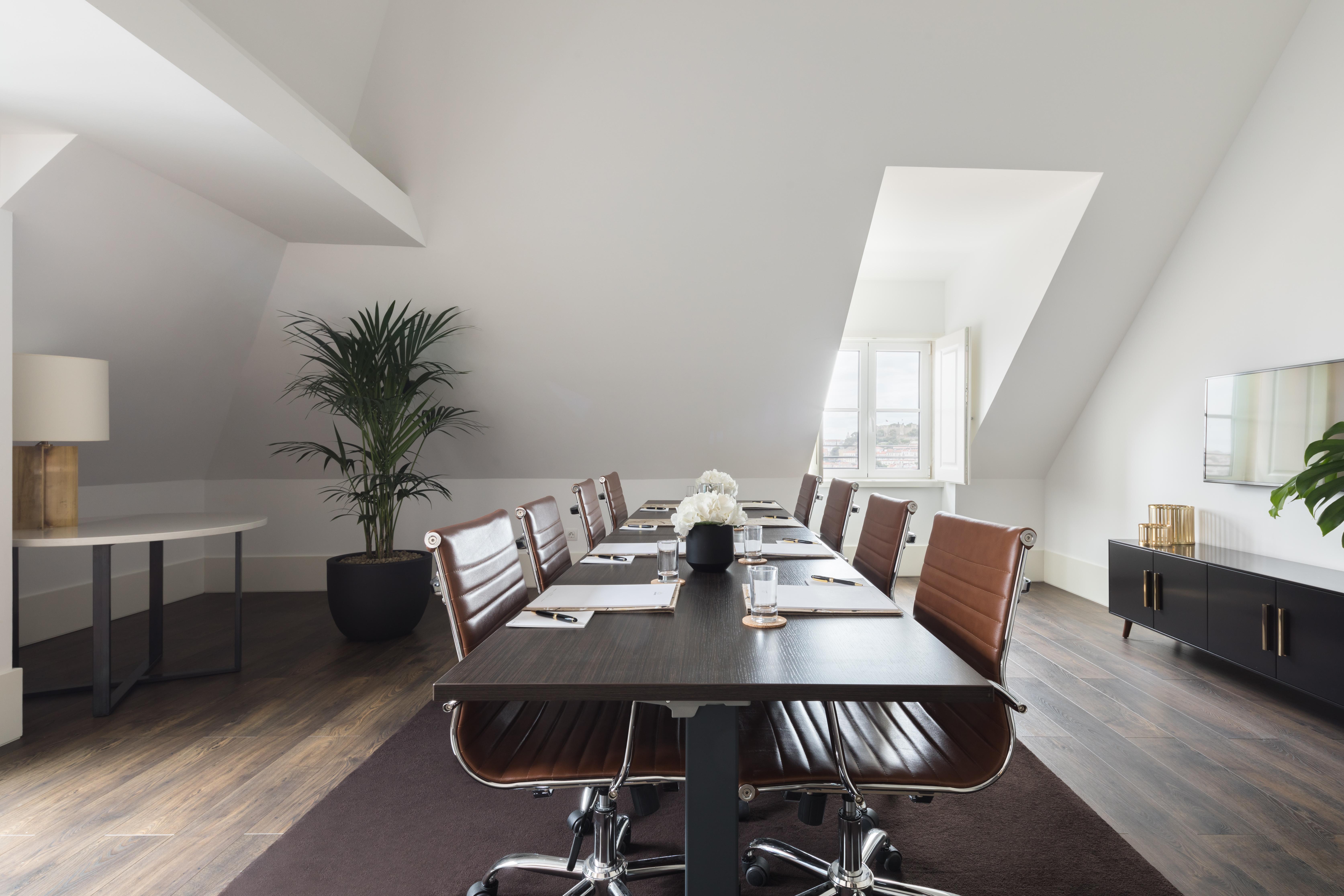 The Lumiares Hotel & Spa - Small Luxury Hotels Of The World Lisboa Eksteriør bilde The boardroom at the German headquarters of the Boston Consulting Group