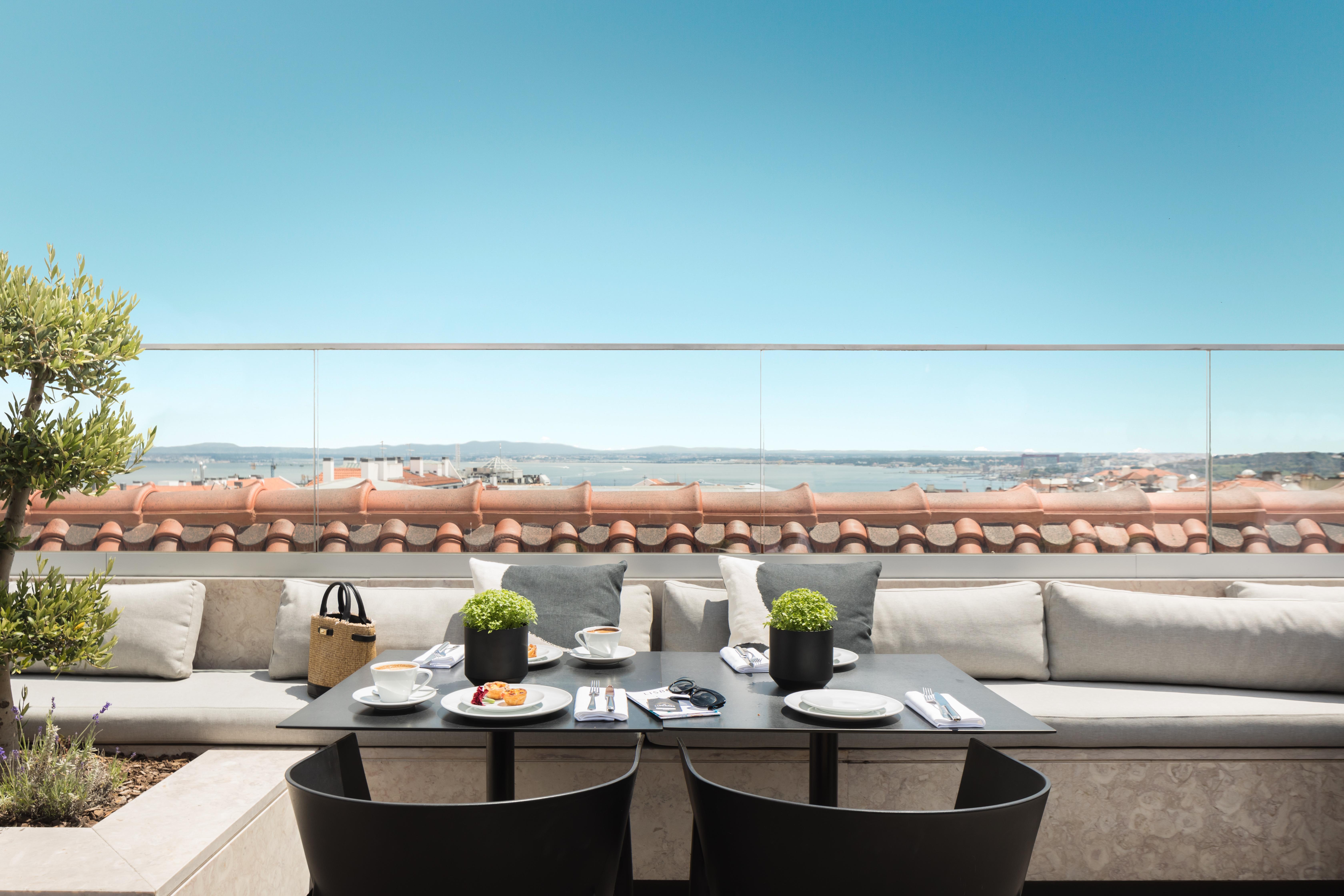 The Lumiares Hotel & Spa - Small Luxury Hotels Of The World Lisboa Eksteriør bilde The Terrace at the Hotel