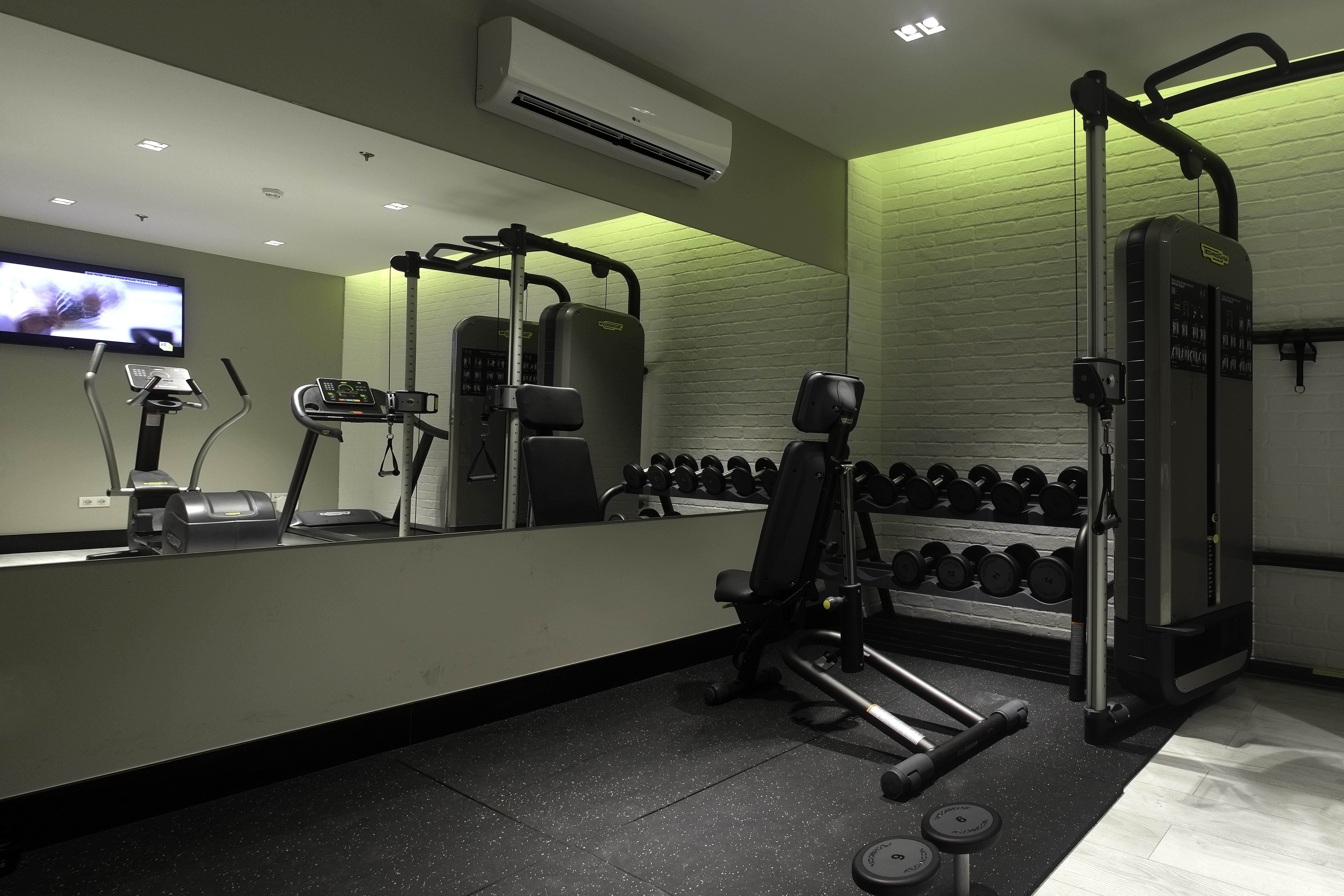 The Lumiares Hotel & Spa - Small Luxury Hotels Of The World Lisboa Eksteriør bilde The gym at the hotel